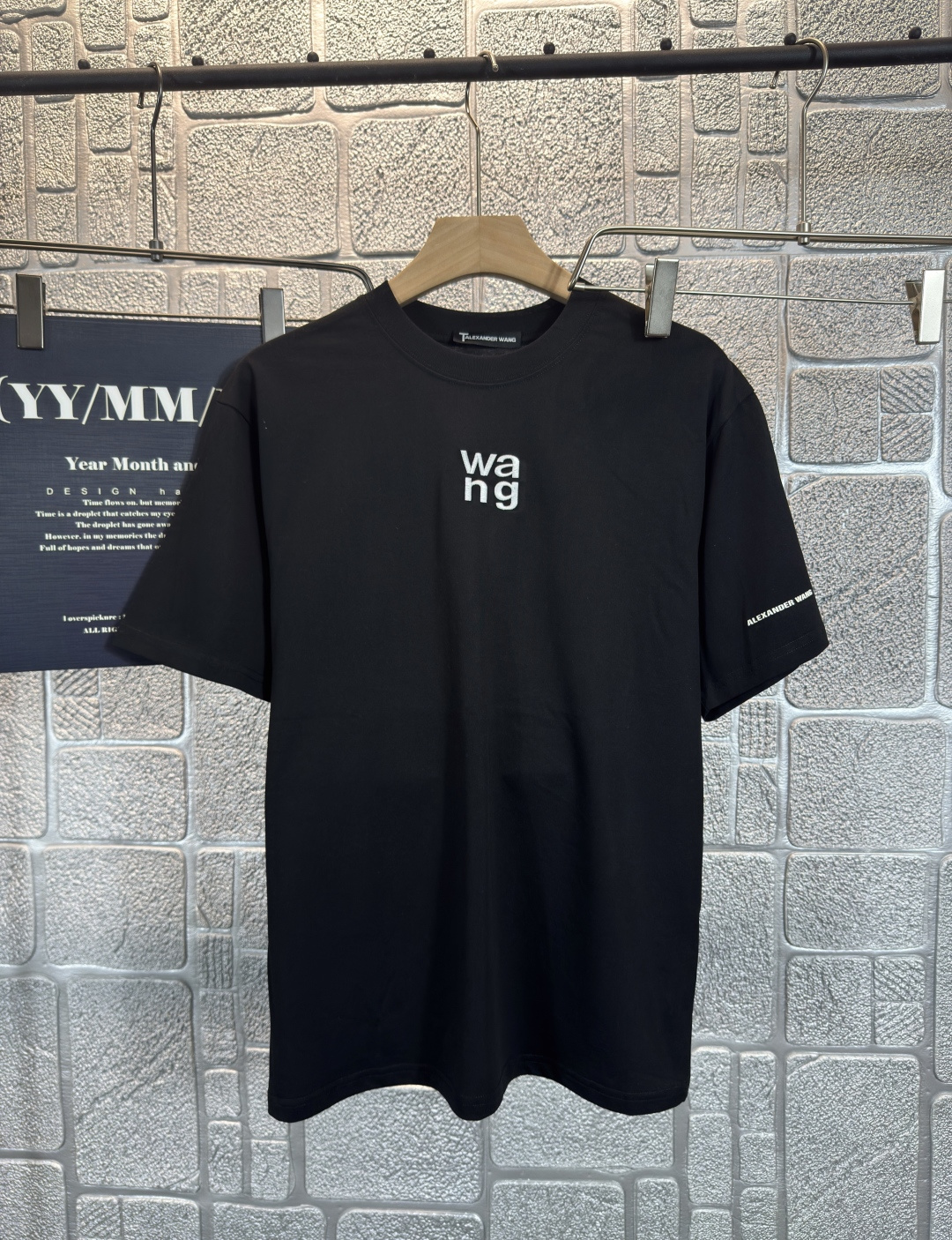 NO:493635,King 2025 spring and summer chest printed short sleeves, exquisite craftsmanship counter fabric, top-level elements fusion, classic short sleeves 3 specifications, fashionable men's fashion, both in the comfort of the upper body and incomparable existence Two-color S-2XL, alexander wang, T-shirt, alexander wang19860909大王 2025春夏胸前印花短袖,.精致工艺专柜面料,顶级元素融合打造,经典短袖3标齐全,潮男时尚,无论是上身舒适度还是都是无可比拟的存在 二色 码数S-2XL,,alexander wang,T-shirt,alexander wang,Men's clothing