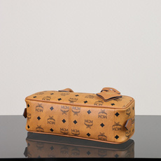 ®全新升级®官网同步 MCM Ella Leather Trim 肩背包/法棍包 ·CP独家出品|干邑色 这款Aren肩 ®全新升级®官网同步 MCM Ella Leather Trim 肩背包/法棍包 ·CP独家出品|干邑色 这款Aren肩