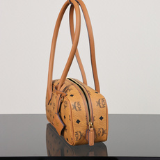 ®全新升级®官网同步 MCM Ella Leather Trim 肩背包/法棍包 ·CP独家出品|干邑色 这款Aren肩 ®全新升级®官网同步 MCM Ella Leather Trim 肩背包/法棍包 ·CP独家出品|干邑色 这款Aren肩