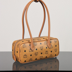 ®全新升级®官网同步 MCM Ella Leather Trim 肩背包/法棍包 ·CP独家出品|干邑色 这款Aren肩 ®全新升级®官网同步 MCM Ella Leather Trim 肩背包/法棍包 ·CP独家出品|干邑色 这款Aren肩