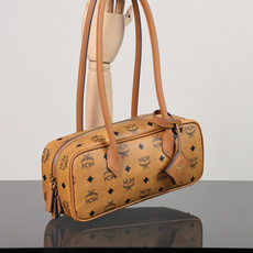 ®全新升级®官网同步 MCM Ella Leather Trim 肩背包/法棍包 ·CP独家出品|干邑色 这款Aren肩 ®全新升级®官网同步 MCM Ella Leather Trim 肩背包/法棍包 ·CP独家出品|干邑色 这款Aren肩