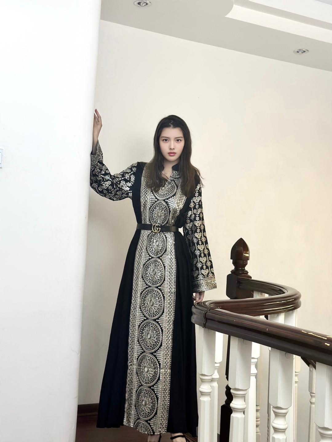 2025AW Elegant Women’s Dress Collection: Green, White, Black, Traditional Yet Modern, Gold Embroidery - 图片 2