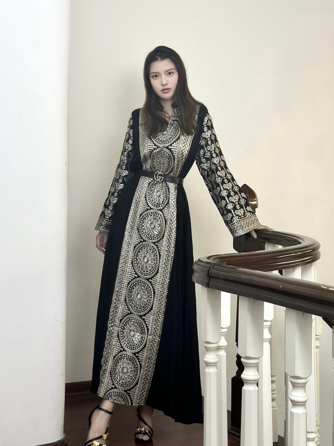 2025AW Elegant Women’s Dress Collection: Green, White, Black, Traditional Yet Modern, Gold Embroidery - 图片 1