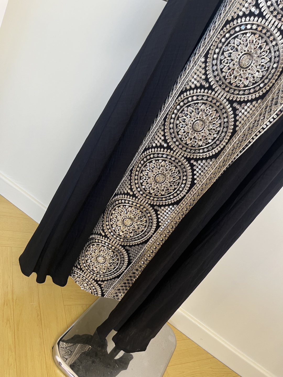 2025AW Elegant Women’s Dress Collection: Green, White, Black, Traditional Yet Modern, Gold Embroidery - 图片 9