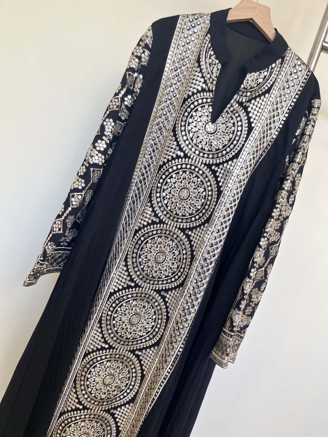 2025AW Elegant Women’s Dress Collection: Green, White, Black, Traditional Yet Modern, Gold Embroidery - 图片 6