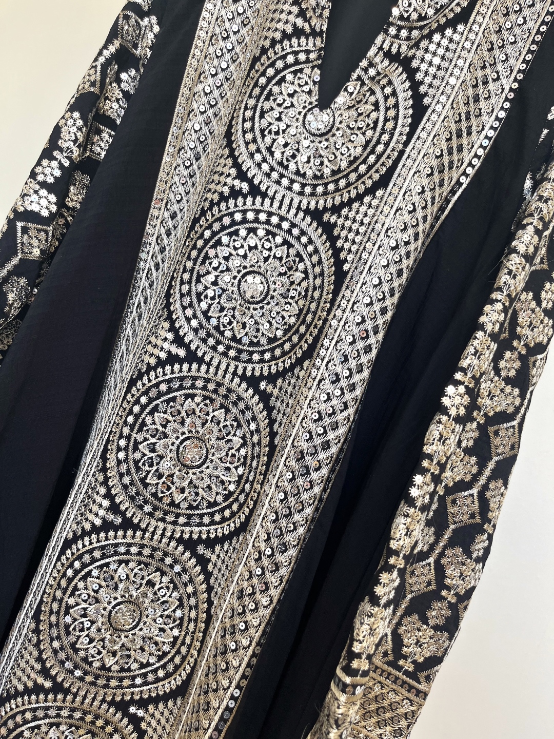 2025AW Elegant Women’s Dress Collection: Green, White, Black, Traditional Yet Modern, Gold Embroidery - 图片 8