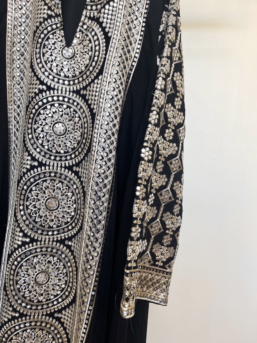 2025AW Elegant Women’s Dress Collection: Green, White, Black, Traditional Yet Modern, Gold Embroidery - 图片 7