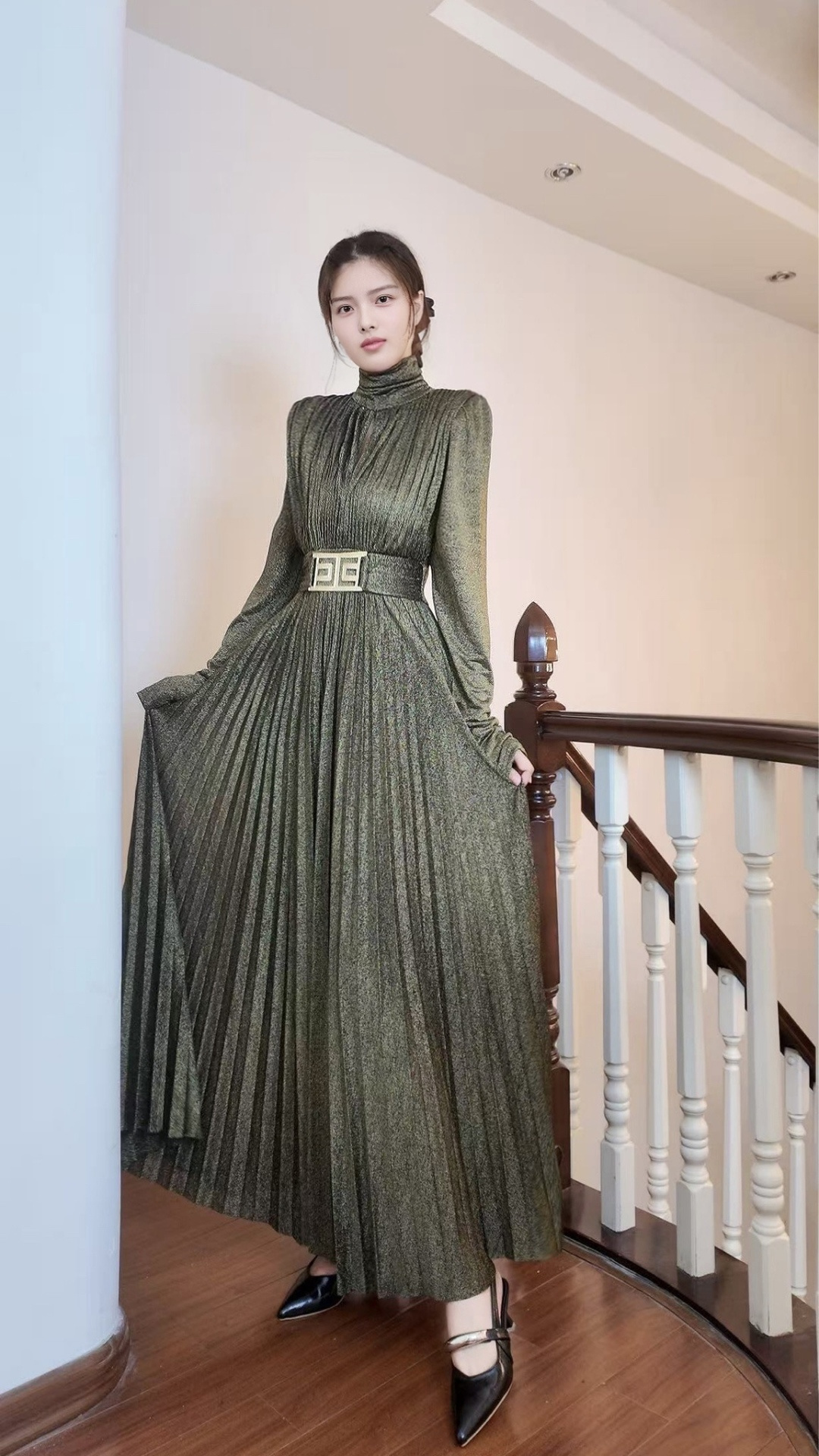 Elegant Pleated Maxi Dress with Long Sleeves and Belted Waist - Perfect for Parties