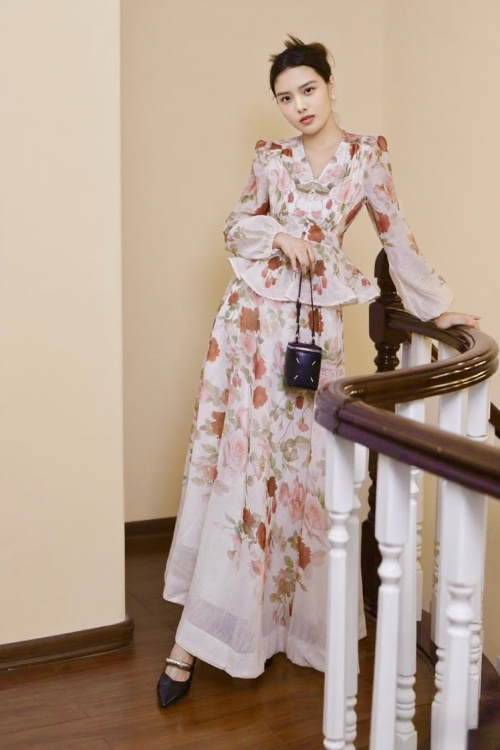 Elegant Floral Print Two-Piece Set: Romantic Blouse and Flowing Skirt Outfit 1 Elegant Floral Print Two-Piece Set: Romantic Blouse and Flowing Skirt Outfit