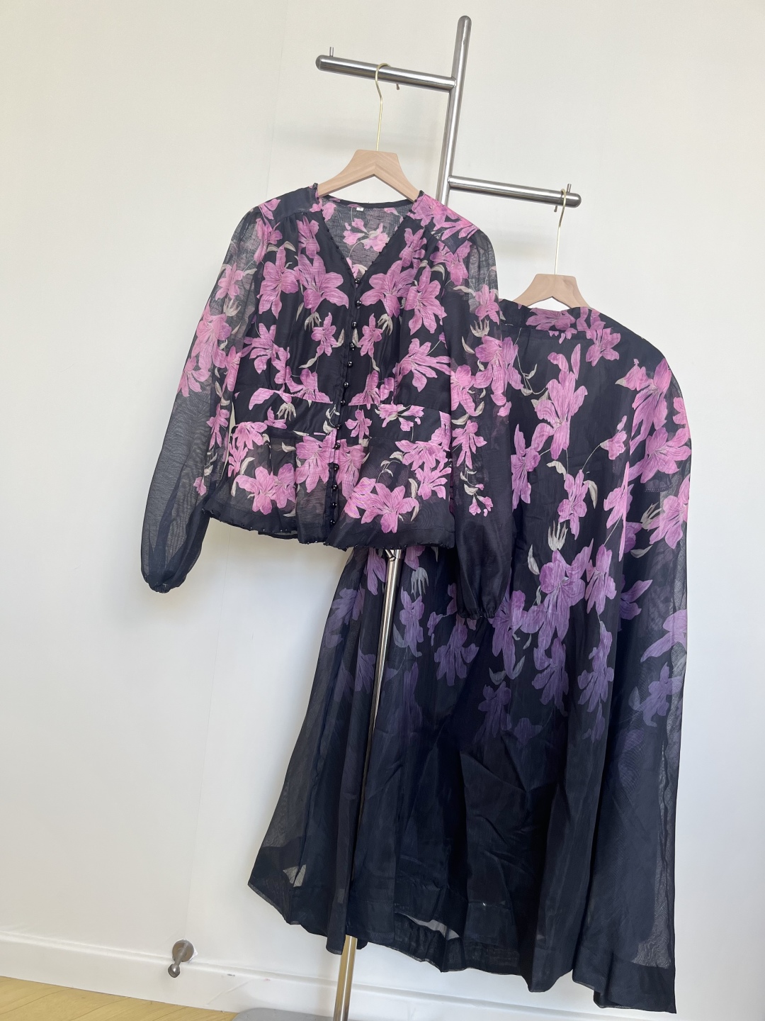 Elegant Floral Print Two-Piece Set - Blouse and Maxi Skirt Outfit 5 cmp i1757175938268 3771 0 4
