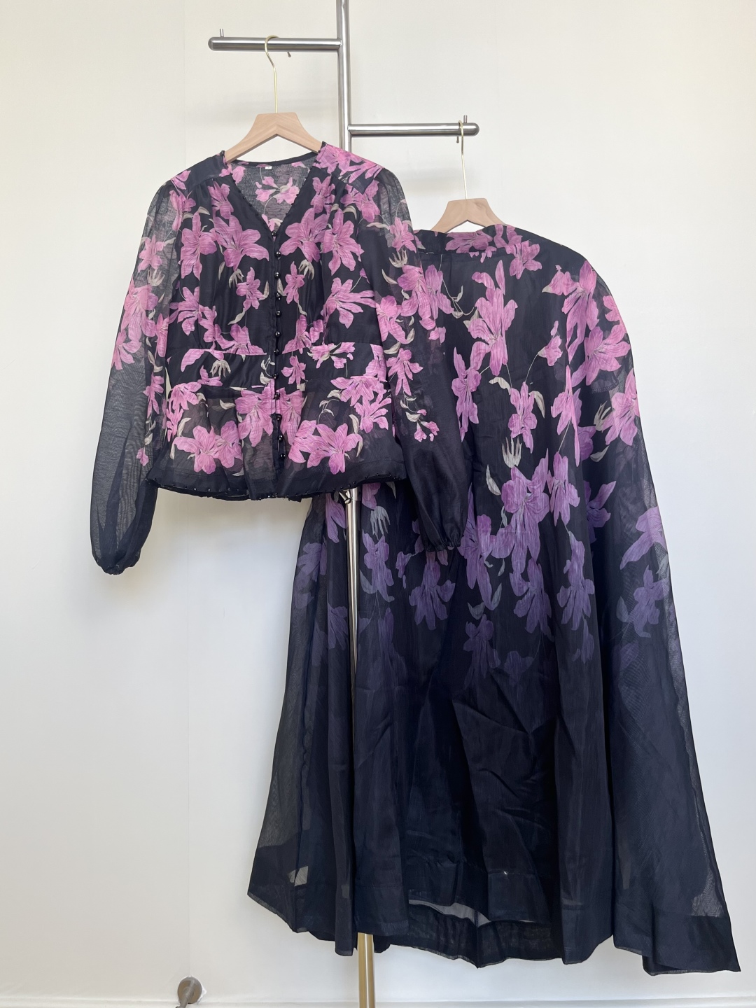 Elegant Floral Print Two-Piece Set - Blouse and Maxi Skirt Outfit 4 cmp i1757175938268 5306 0 3