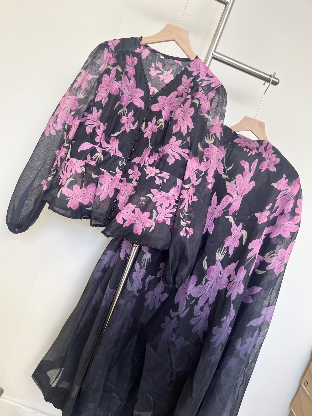Elegant Floral Print Two-Piece Set - Blouse and Maxi Skirt Outfit 6 cmp i1757175938275 7565 0 5