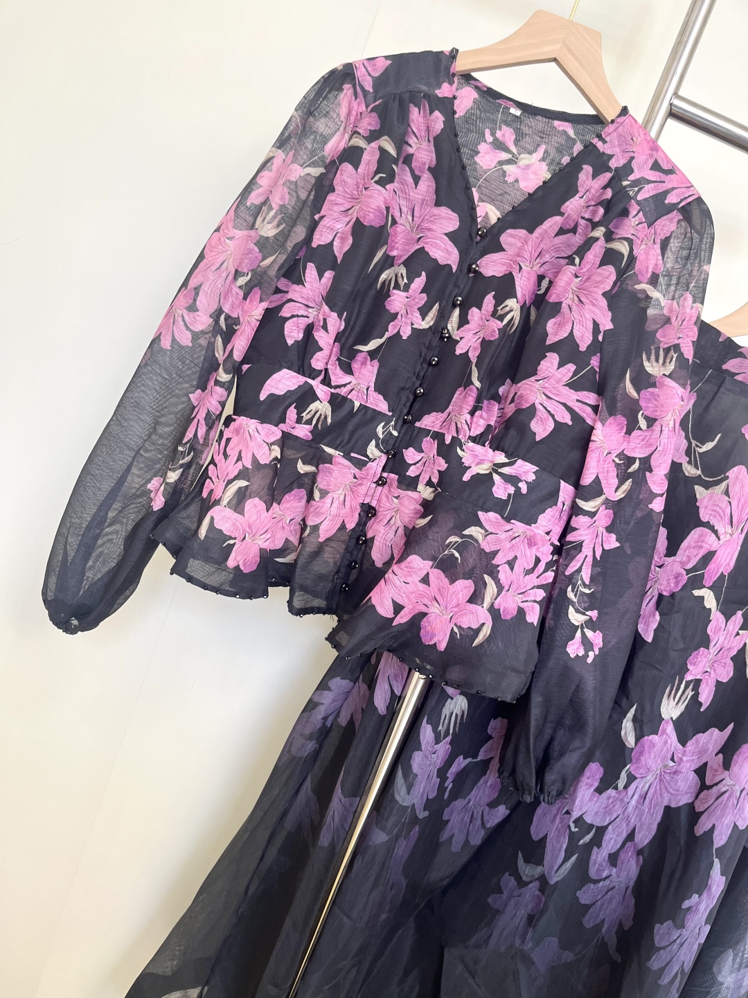 Elegant Floral Print Two-Piece Set - Blouse and Maxi Skirt Outfit 7 cmp i1757175938277 4101 0 6