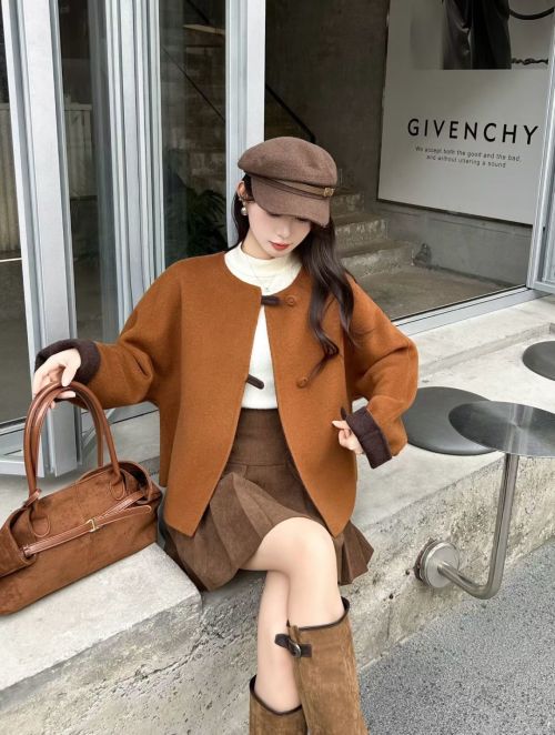 Elegant Women's Autumn Cashmere Blend Cardigan with Vintage Button Design 1 Elegant Women's Autumn Cashmere Blend Cardigan with Vintage Button Design