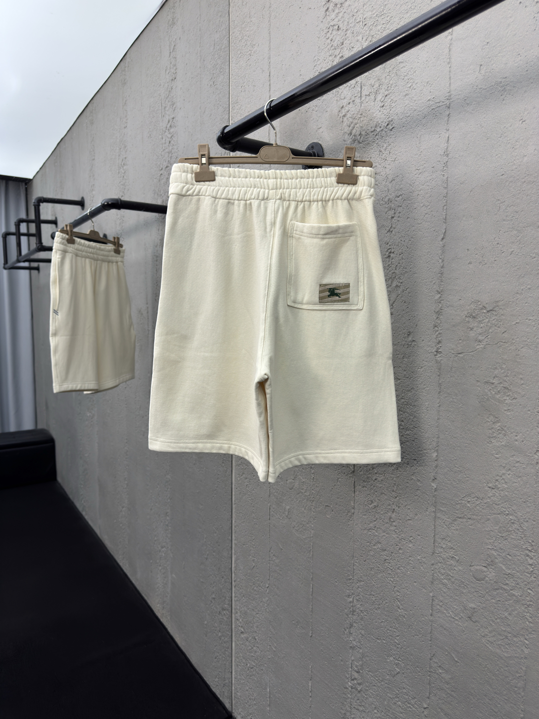 [Summer Shorts]BURBERRY embellished logo warhorse shortsProcess instruction