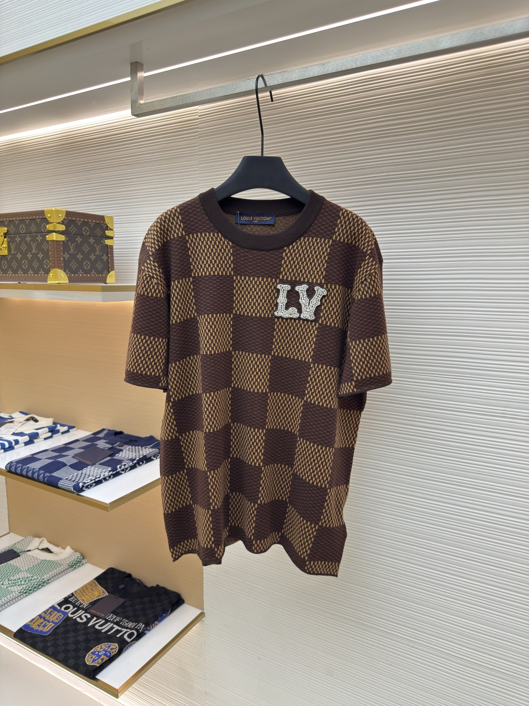 P175 Suéter de manga corta de punto con tachuelas y patrón de cuadros LOUIS VUITTON ●Original: comprado por 9950 para d…