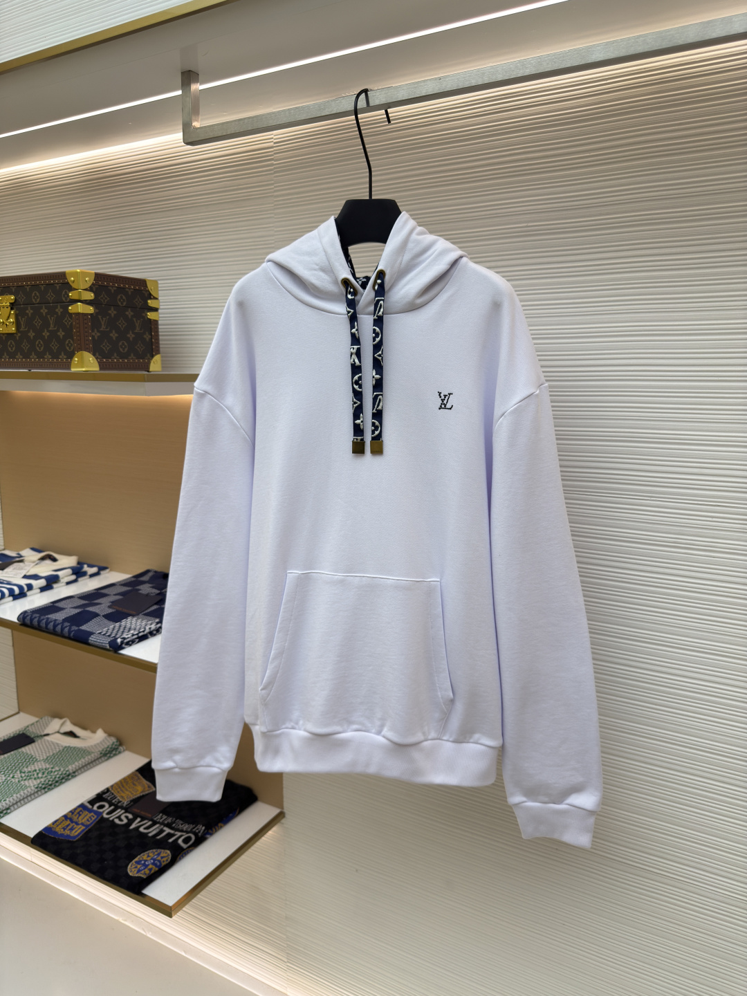 P195 Sudadera con capucha y logo pequeño de LOUIS VUITTON ●Producto auténtico: adquirido y desarrollado por 10989 ●Núme…