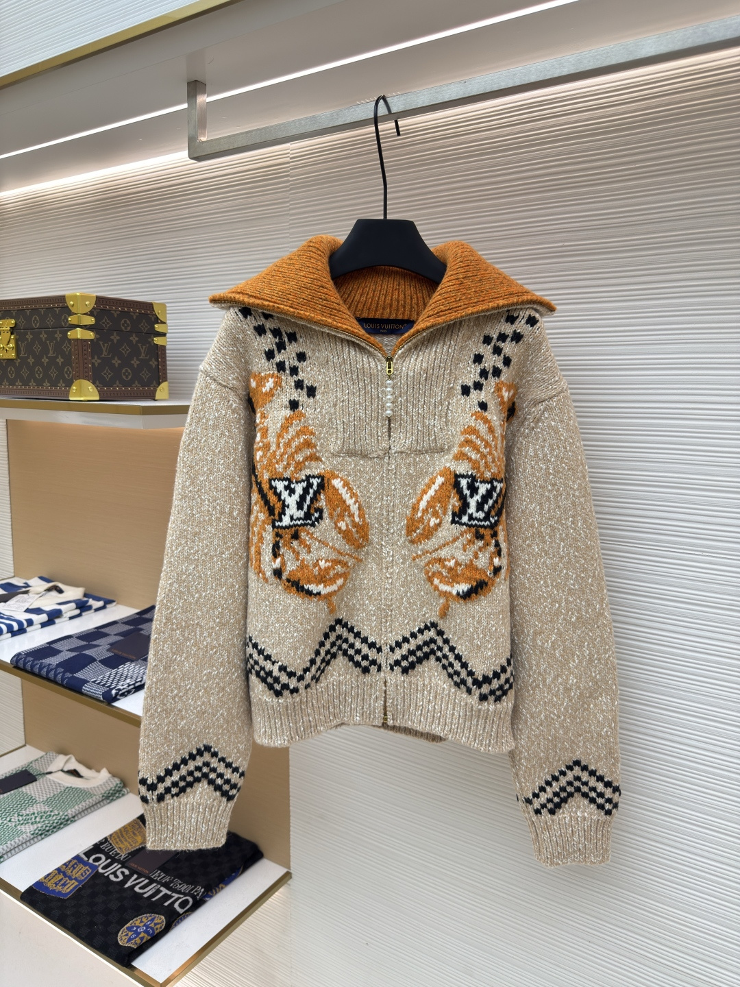 P425 LOUIS VUITTON Chaqueta de punto con cremallera de lana con patchwork de langosta Nigo ●Producto auténtico: adquiri…