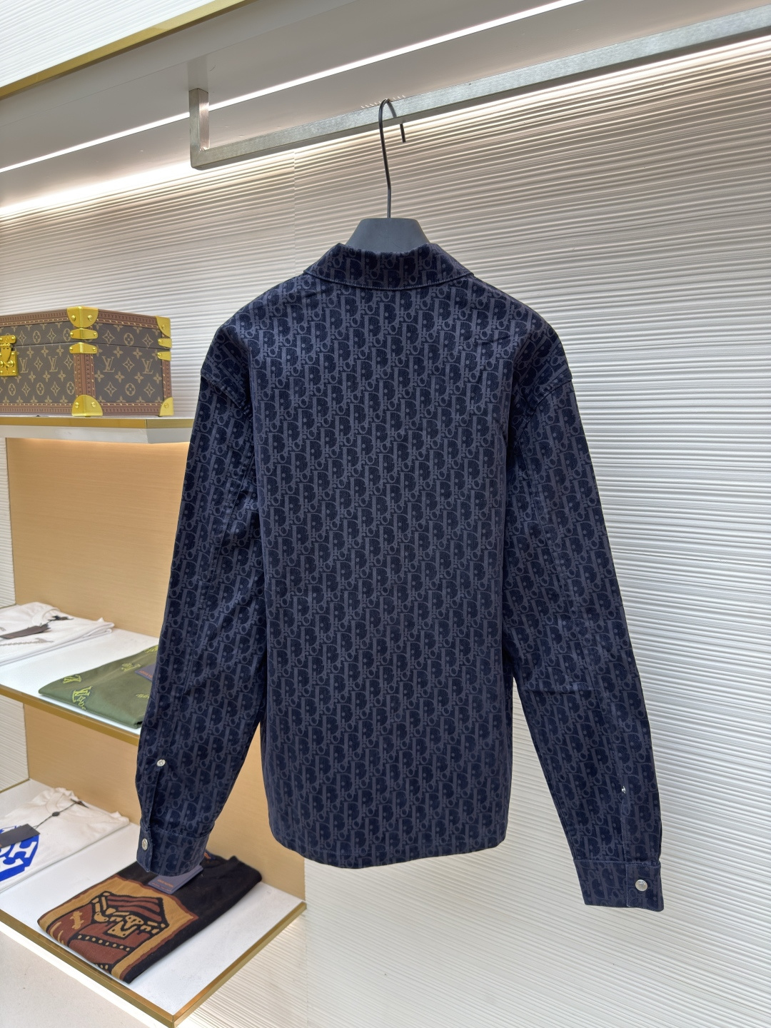 Alternative view of Jacket 13109
