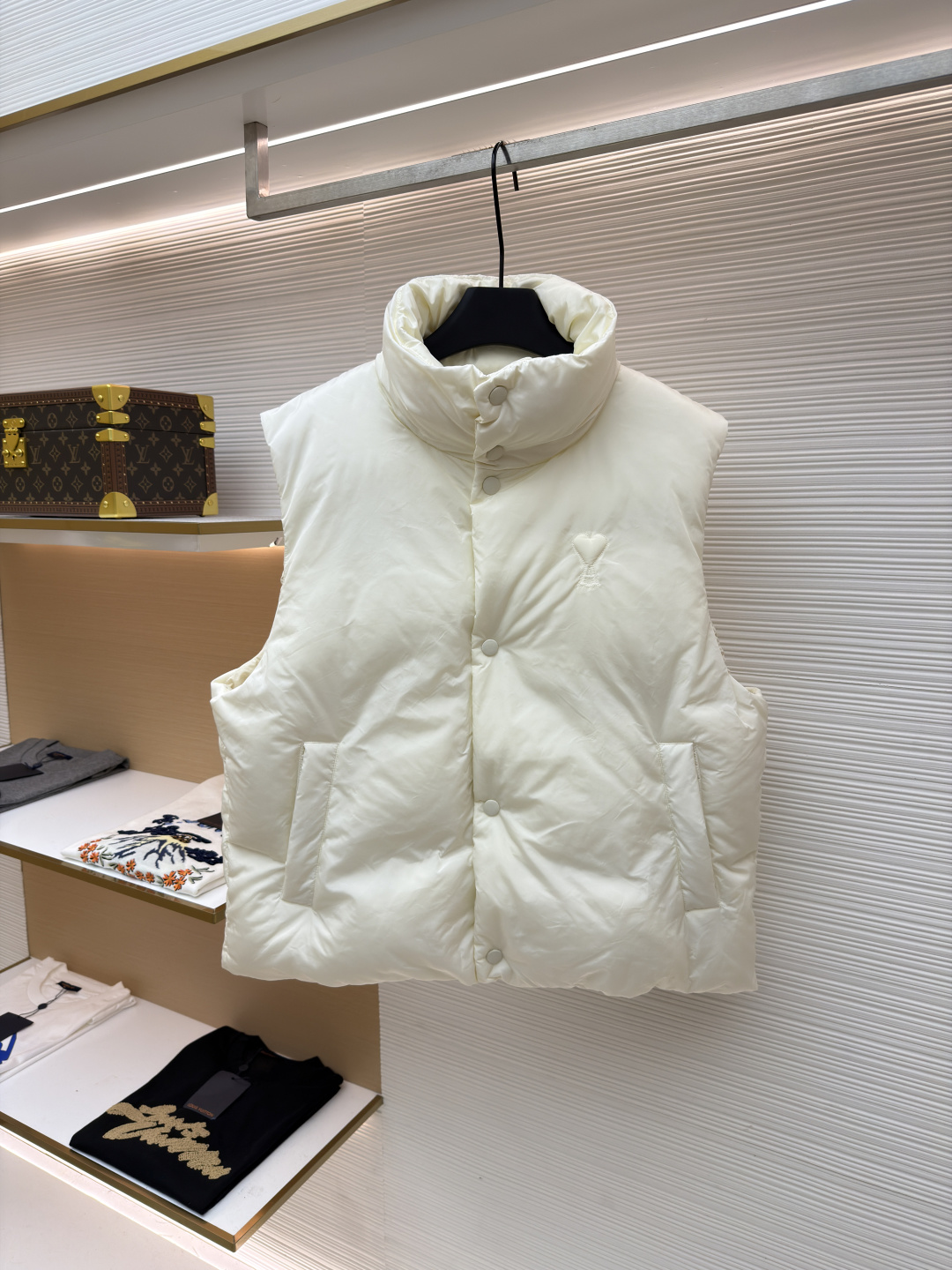 Ami Paris White Heart Logo Padded Vest: Stylish & Warm Outerwear