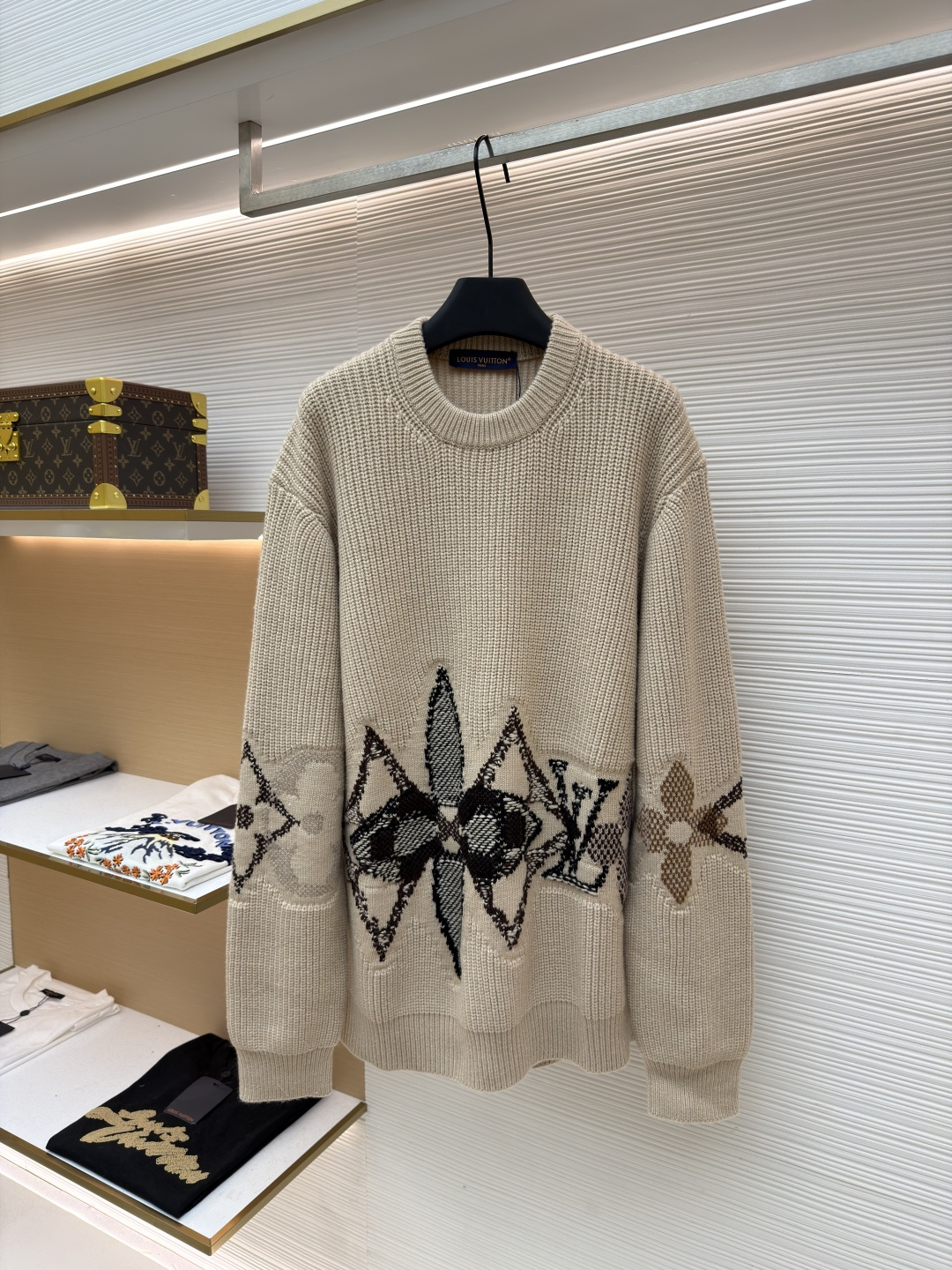 P295 Jersey de cuello redondo de tres flores LOUIS VUITTON ●Versión original: adquirido y desarrollado para 13200 ●Núme…