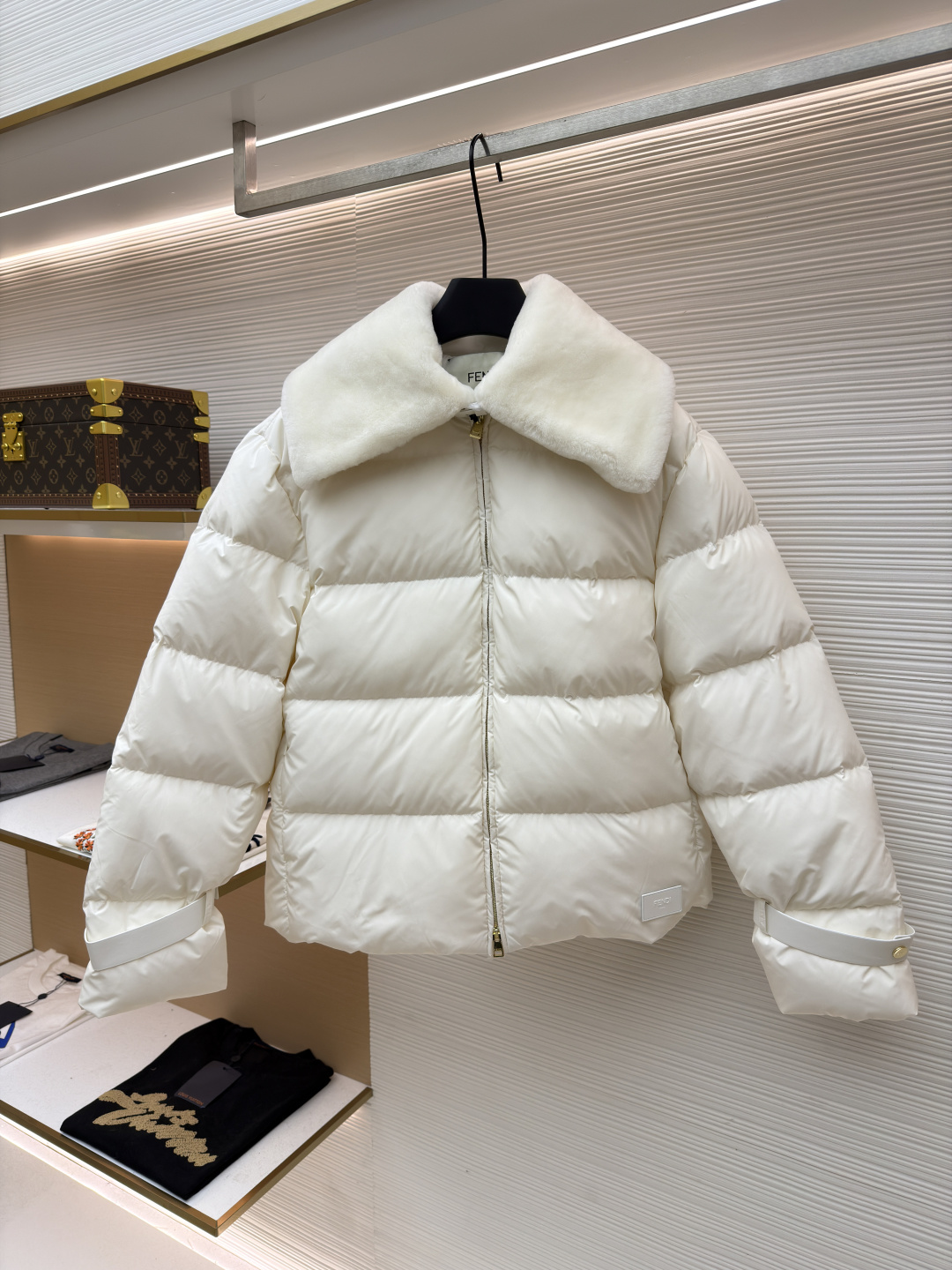 Fendi ● 1681572-G25 ● ● ● ● ● 850 ● S-M-L ● 90% GiaccaPiumino Giacca