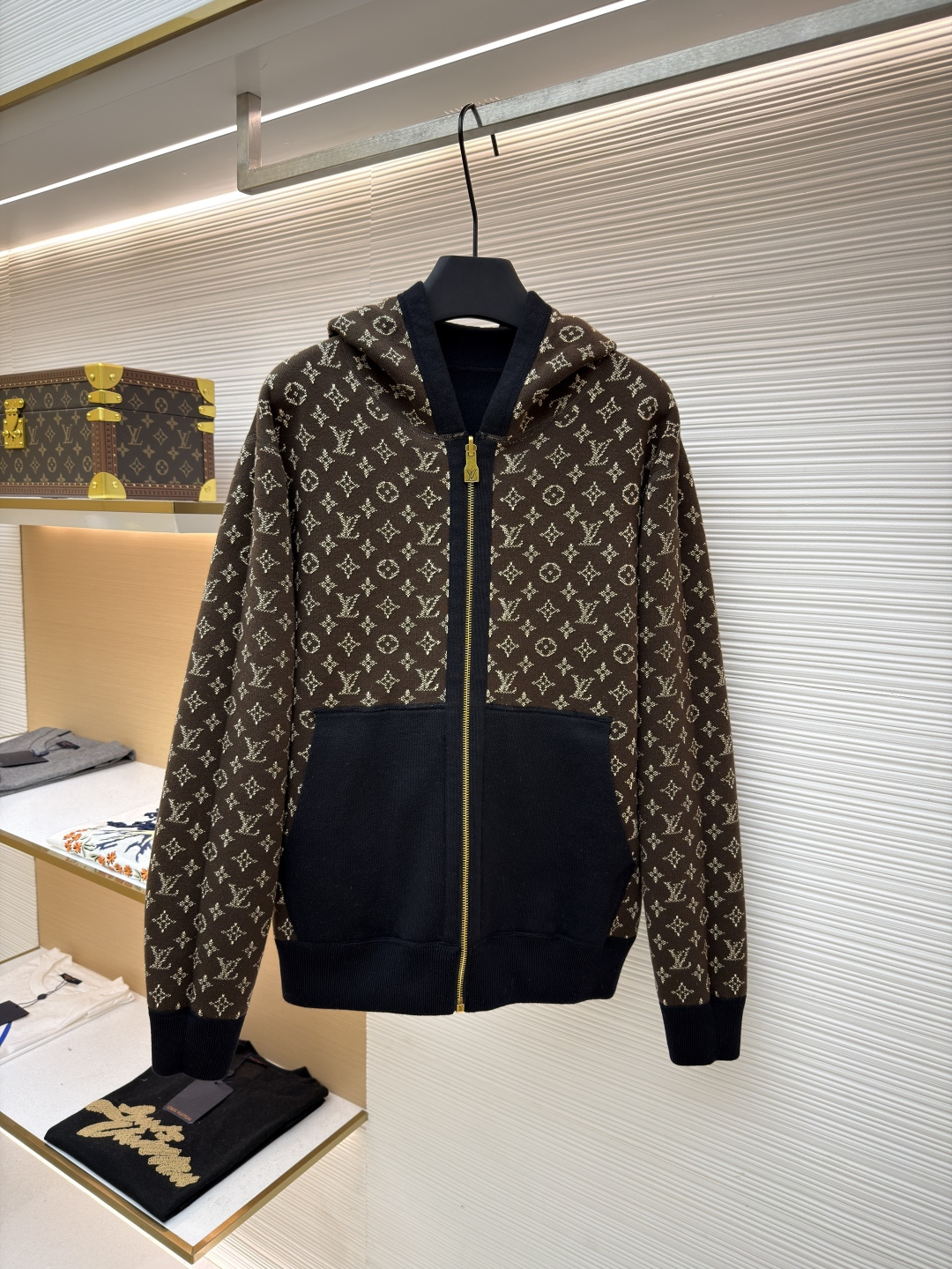 P375 Chaqueta LOUIS VUITTON con capucha de doble cara y estampado completo ●Versión original: comprada y desarrollada p…