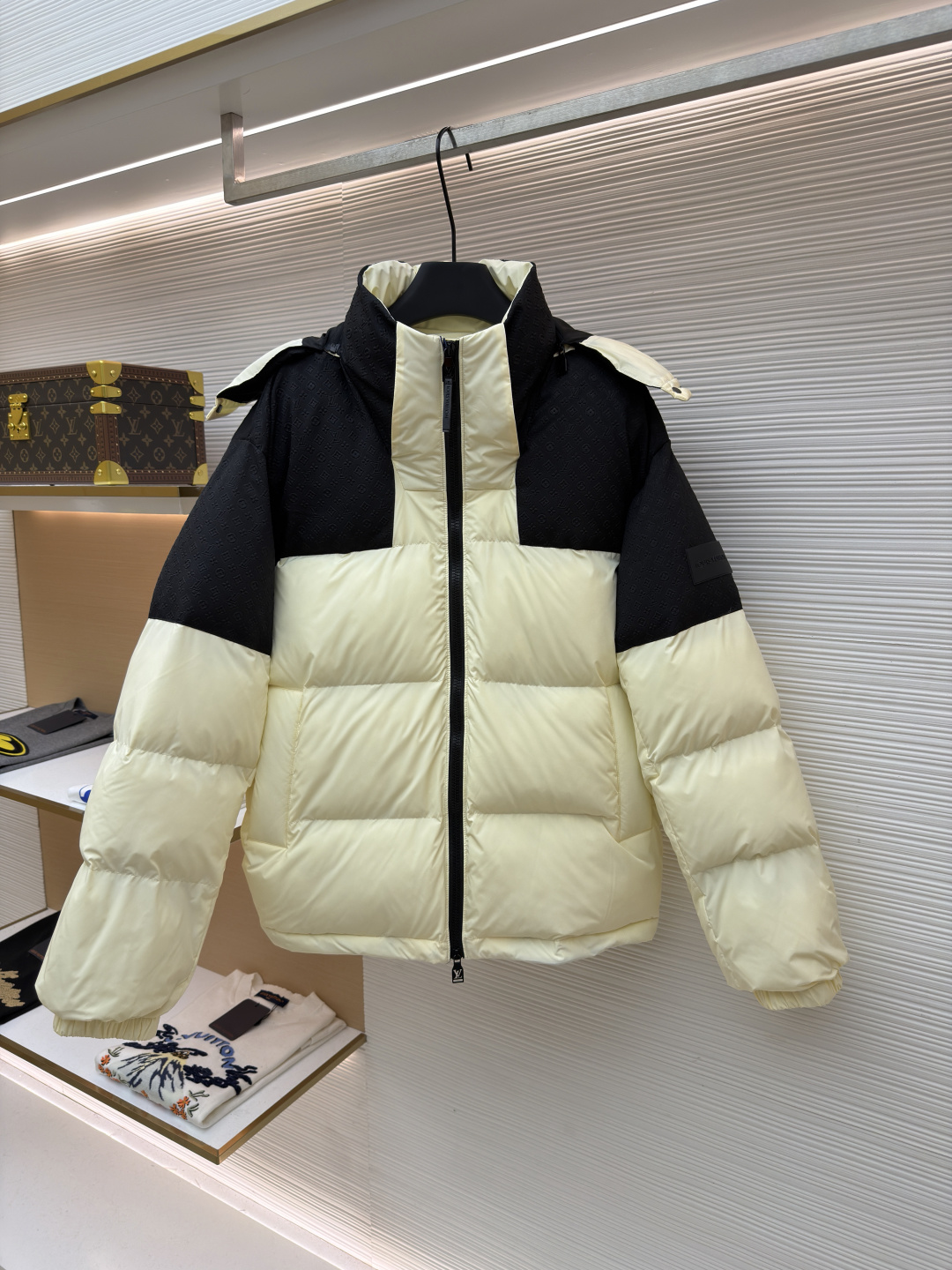 P465 Chaqueta de plumas con cinturón y patrón de posicionamiento de LOUIS VUITTON ●Versión original: comprada y desarro…