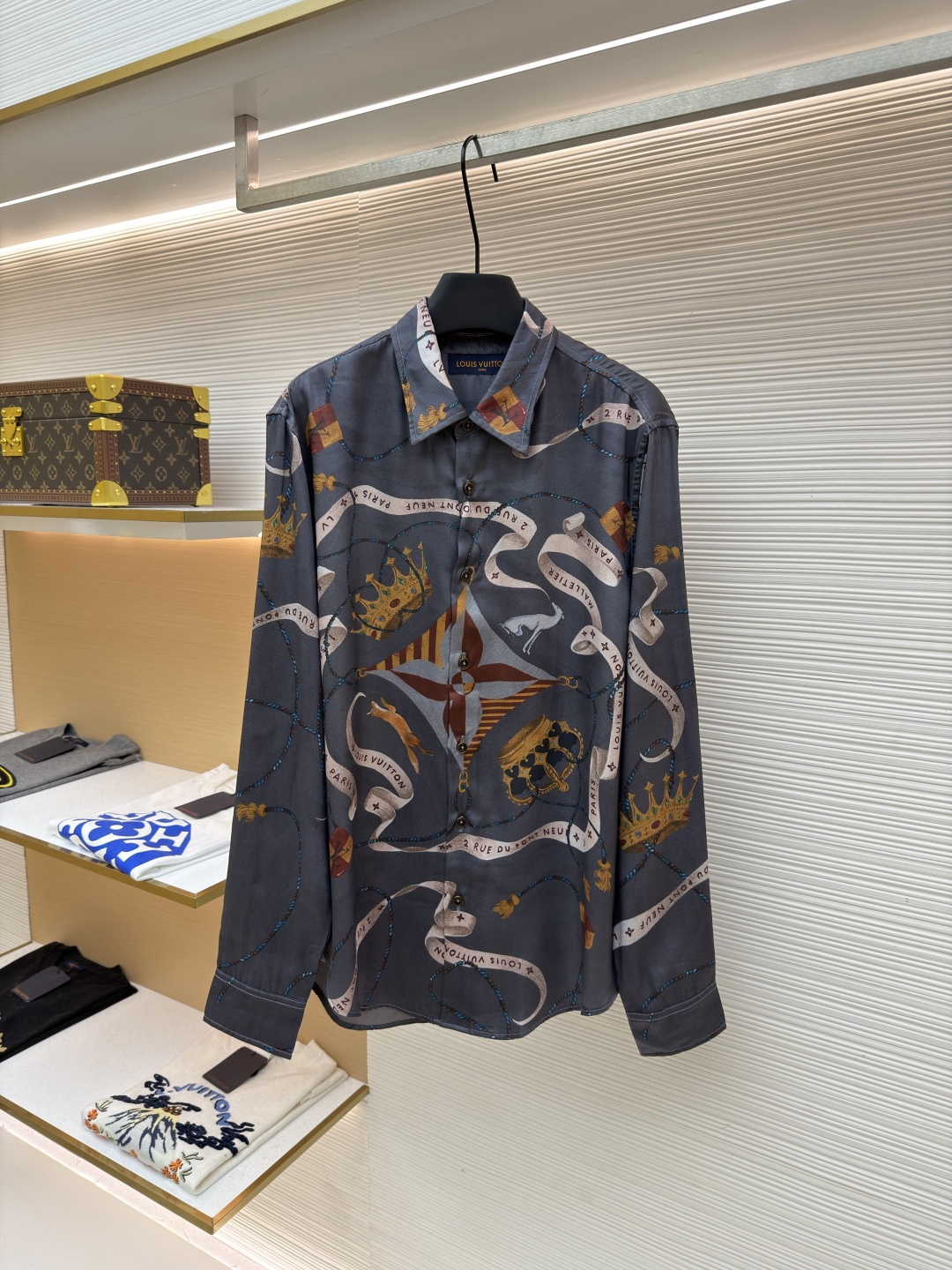 P205 Camisa de seda de morera con estampado de solapa LOUIS VUITTON ●Versión original: 17000 comprados y desarrollados …