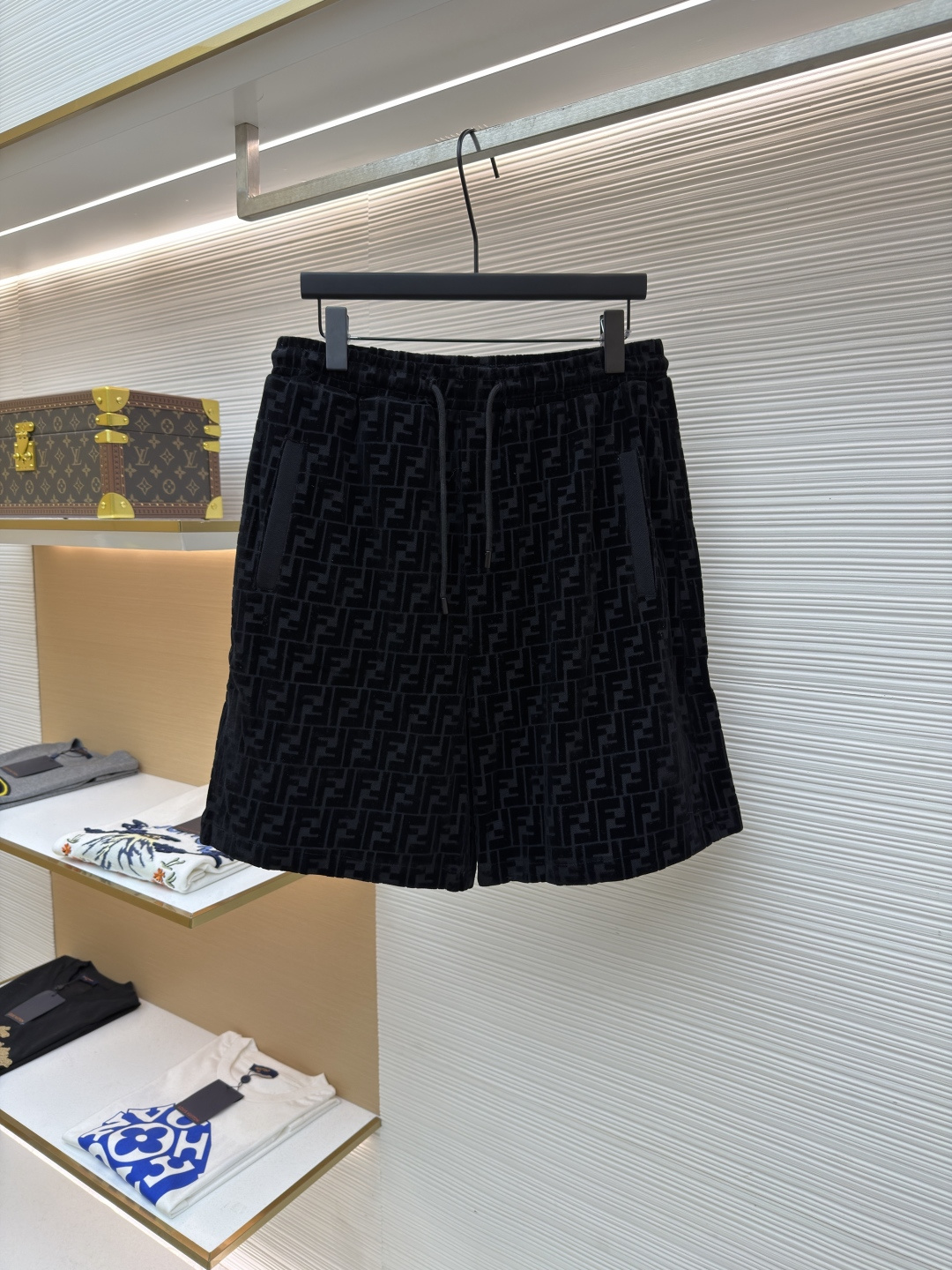 FENDI ● 8000 ● 1682437-A15 ● 60 ● ● ● ● 400 ● S-M-L-XL ● . + . . 1 FF Pantaloncini Pantaloncini