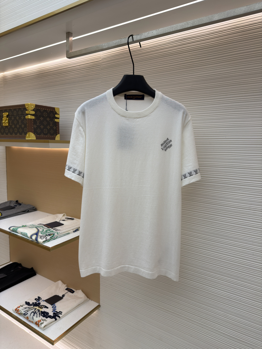 P165 LOUIS VUITTON Camiseta de cuello redondo de punto de algodón con jacquard de letras ●Original: comprado por 8000 p…