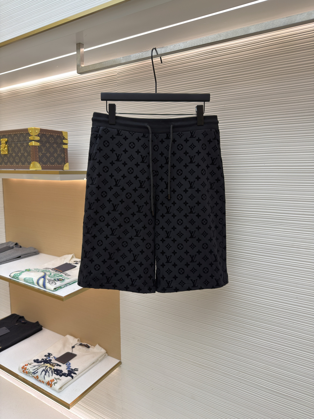 LOUIS VUITTON ● 15274 ● 1683169-A35 ● ● ● ● ● 360 ● S-M-L-XL ● 16 . 26 1*1 . . . logo .“ ” . Pantaloncini Abbigliamento