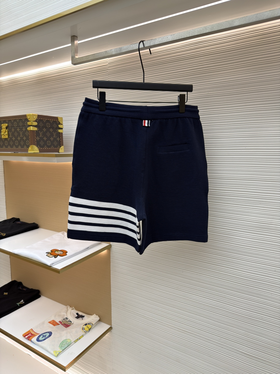 Alternative view of Shorts 13090