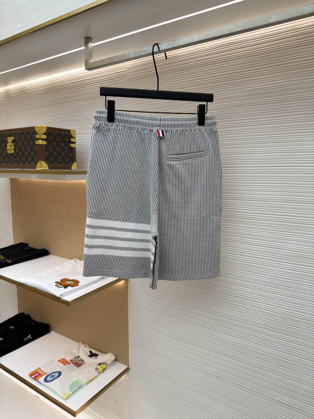 Alternative view of Shorts 13086