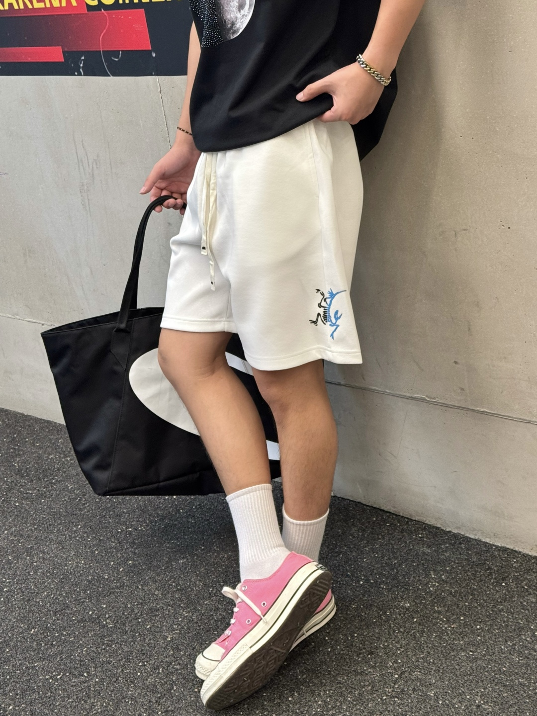 NO:451296,The ancestor 2025 spring and summer new shorts 300g heavy cotton letter logo color black white S M L XL XXL,,shorts,alexander wang19860909始祖 2025春夏新款短裤 300克重磅纯棉字母Logo 颜色黑色 白色 码数S M L XL XXL,,shorts,alexander wang,Men's clothing