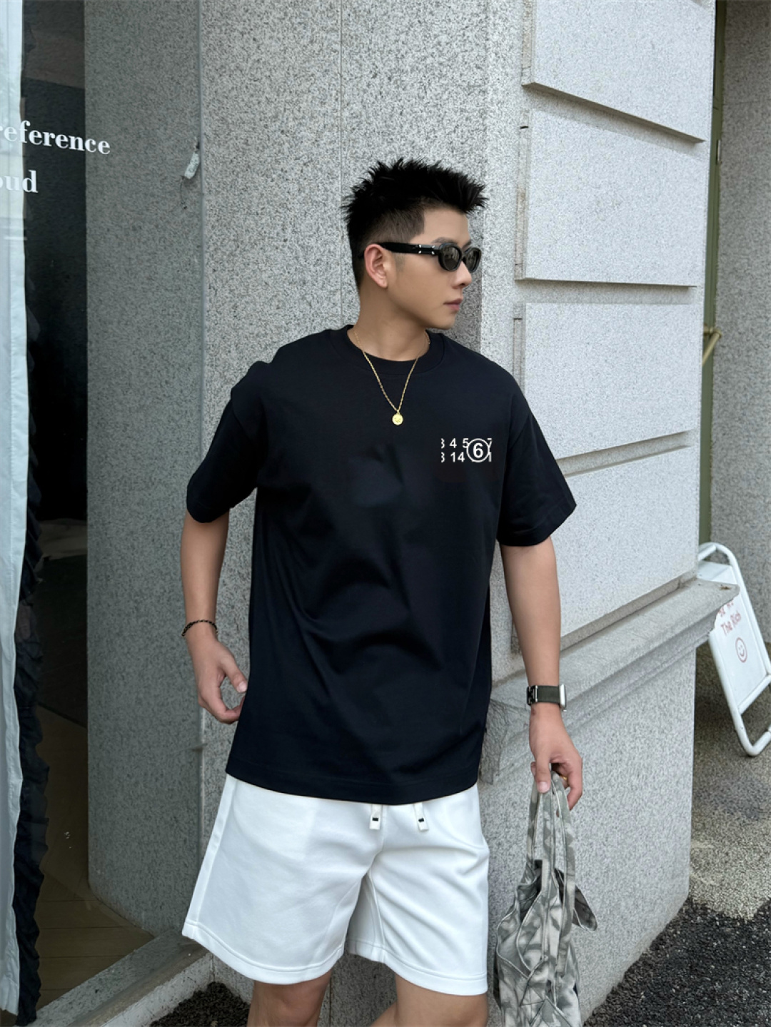 NO:451290,mm6 2025 spring and summer new short-sleeved T-shirt 300g heavy cotton letter logo color black white S M L XL XXL,,masion margiela,T-shirt,tees,t-shirt,alexander wang19860909mm6 2025春夏新款短袖T恤 300克重磅纯棉字母Logo 颜色黑色 白色 码数S M L XL XXL,,masion margiela,T-shirt,tees，t-shirt,alexander wang,Men's clothing