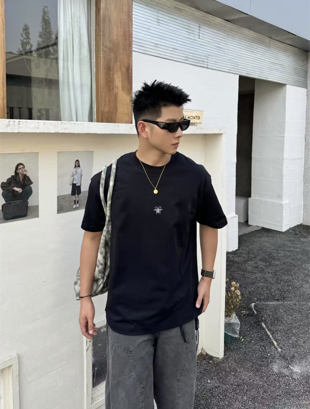 NO:451267,DIA 2025 spring and summer new short-sleeved T-shirt 300g heavy cotton letter logo color black white S M L XL XXL,,T-shirt,tees,t-shirt,alexander wang19860909di奥 2025春夏新款短袖T恤 300克重磅纯棉字母Logo 颜色黑色 白色 码数S M L XL XXL,,T-shirt,tees，t-shirt,alexander wang,Men's clothing