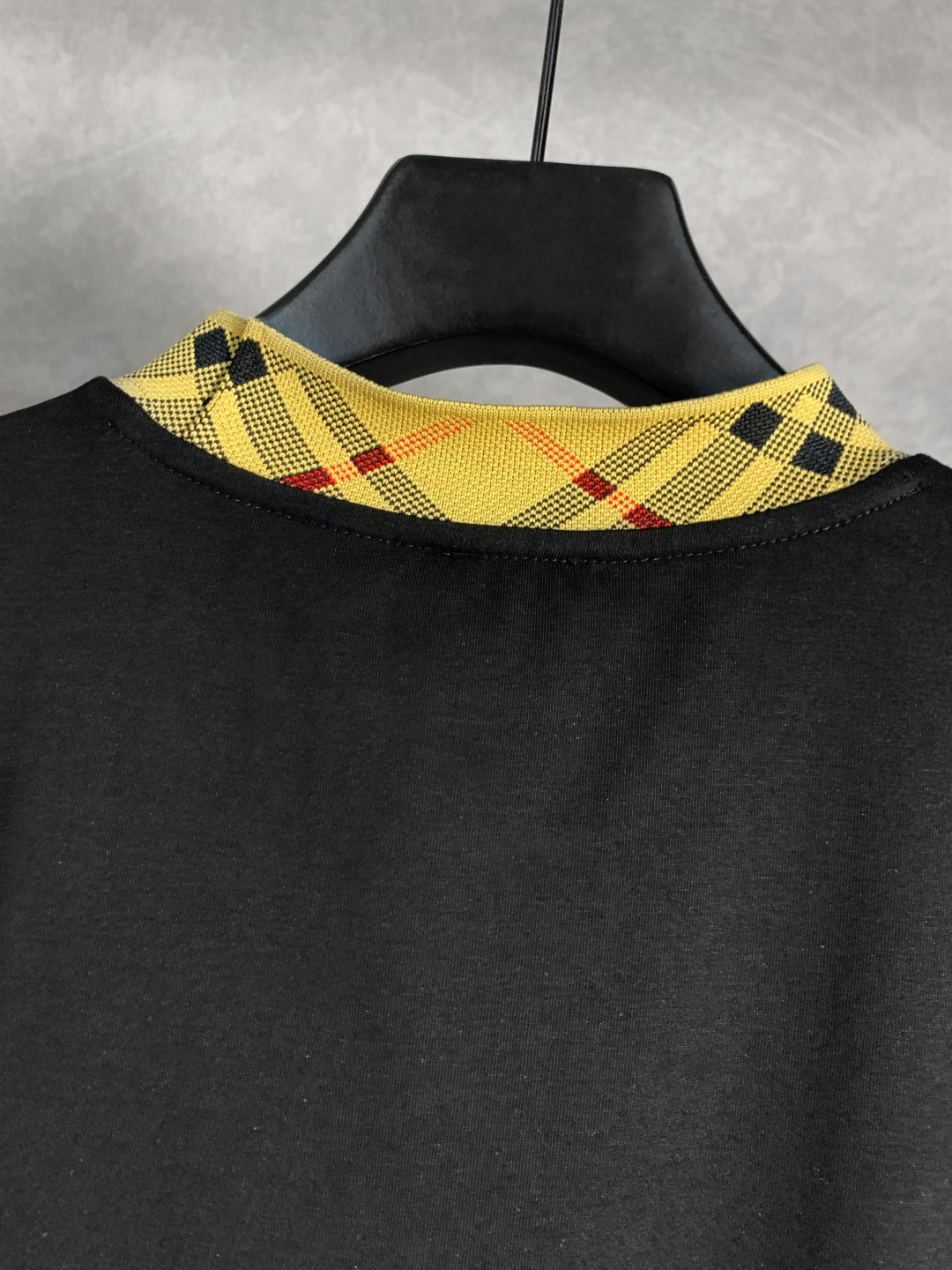 Burberry/巴宝莉 领口格纹圆领短袖T恤