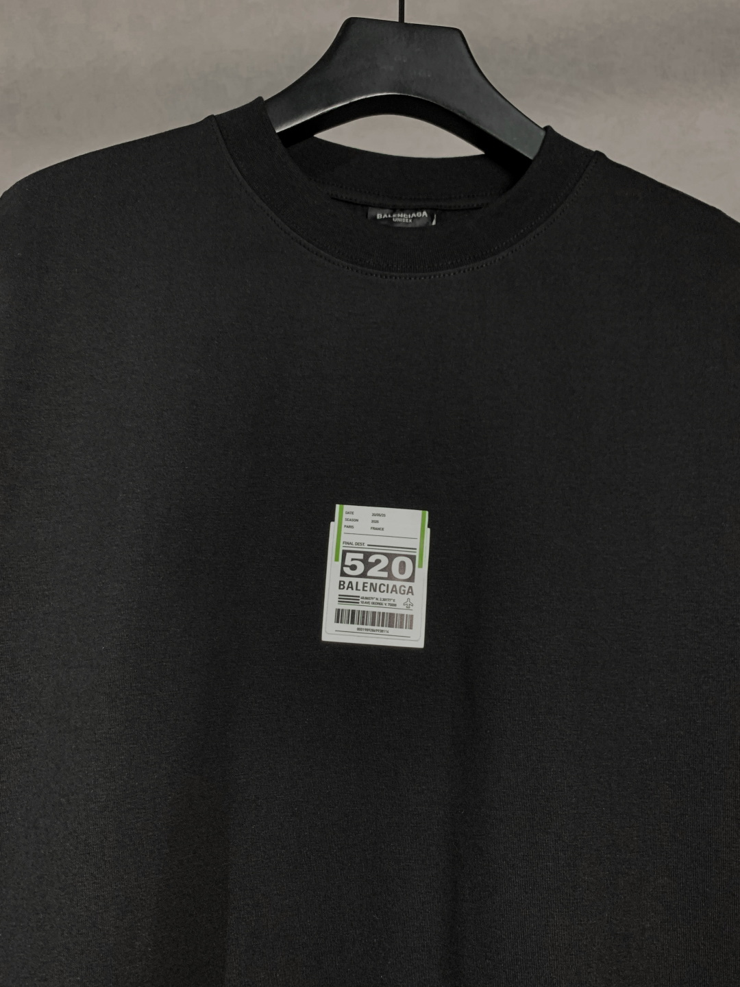 💰85
高品质 
Balenciga/巴黎世家 520系列圆领短袖T恤 ，采用立体叠层烫图工艺 纯棉柔软面料，对色定染面料，超精细平网工艺，潮流感十足，定染纯棉面料，OS版型，三标齐全，男女同款。
码数XS S M L