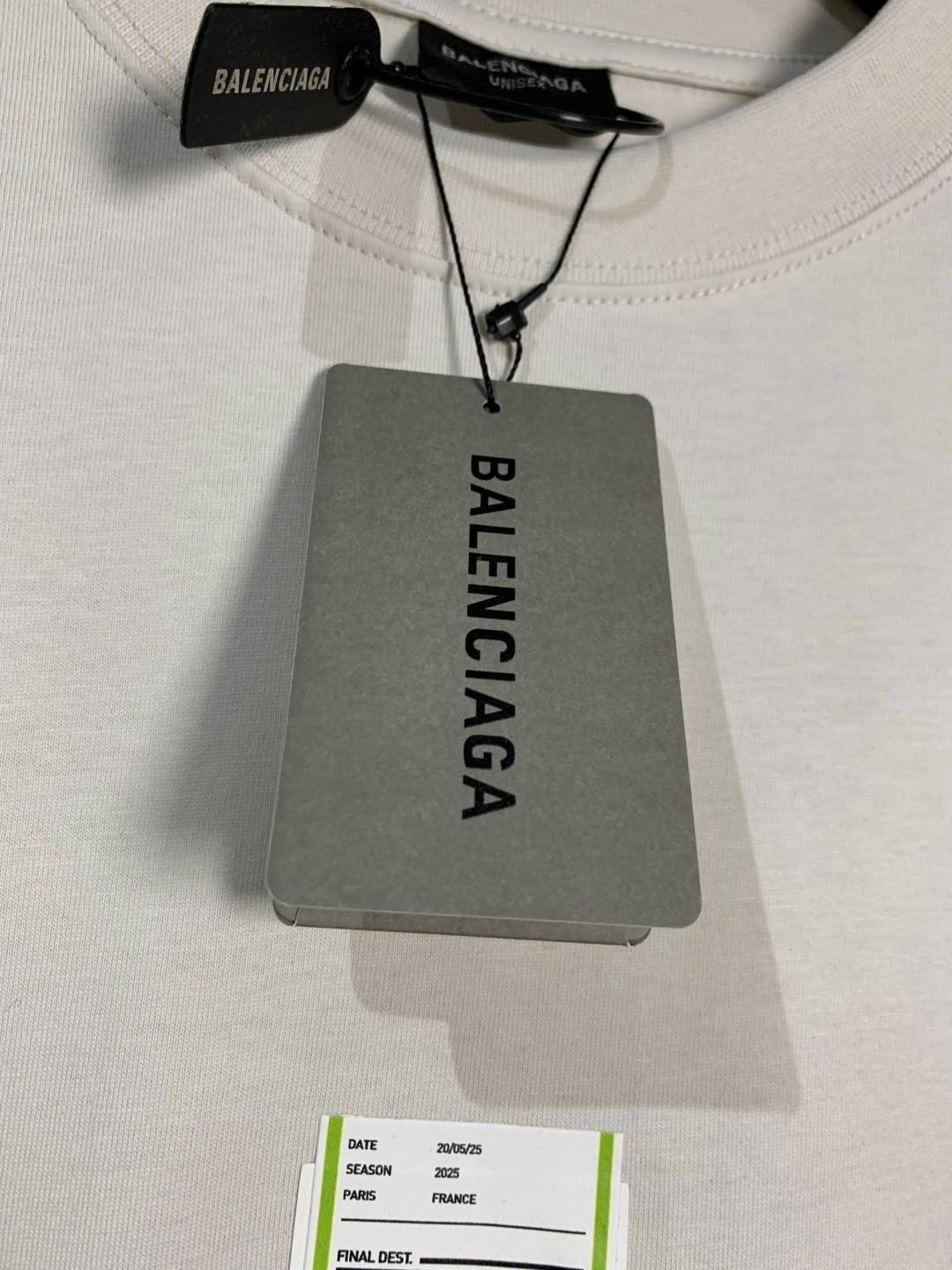 💰85
高品质 
Balenciga/巴黎世家 520系列圆领短袖T恤 ，采用立体叠层烫图工艺 纯棉柔软面料，对色定染面料，超精细平网工艺，潮流感十足，定染纯棉面料，OS版型，三标齐全，男女同款。
码数XS S M L