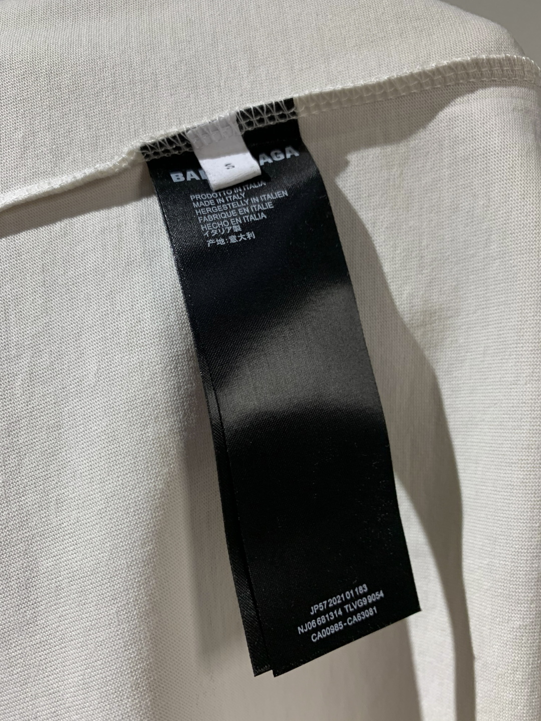 💰90
高品质 
Balenciga/巴黎世家 手绘麦穗图案圆领短袖T恤 ，采用手绘麦穗图案 纯棉柔软面料，对色定染面料，超精细平网工艺，潮流感十足，定染纯棉面料，OS版型，三标齐全，男女同款。
码数XS S M L