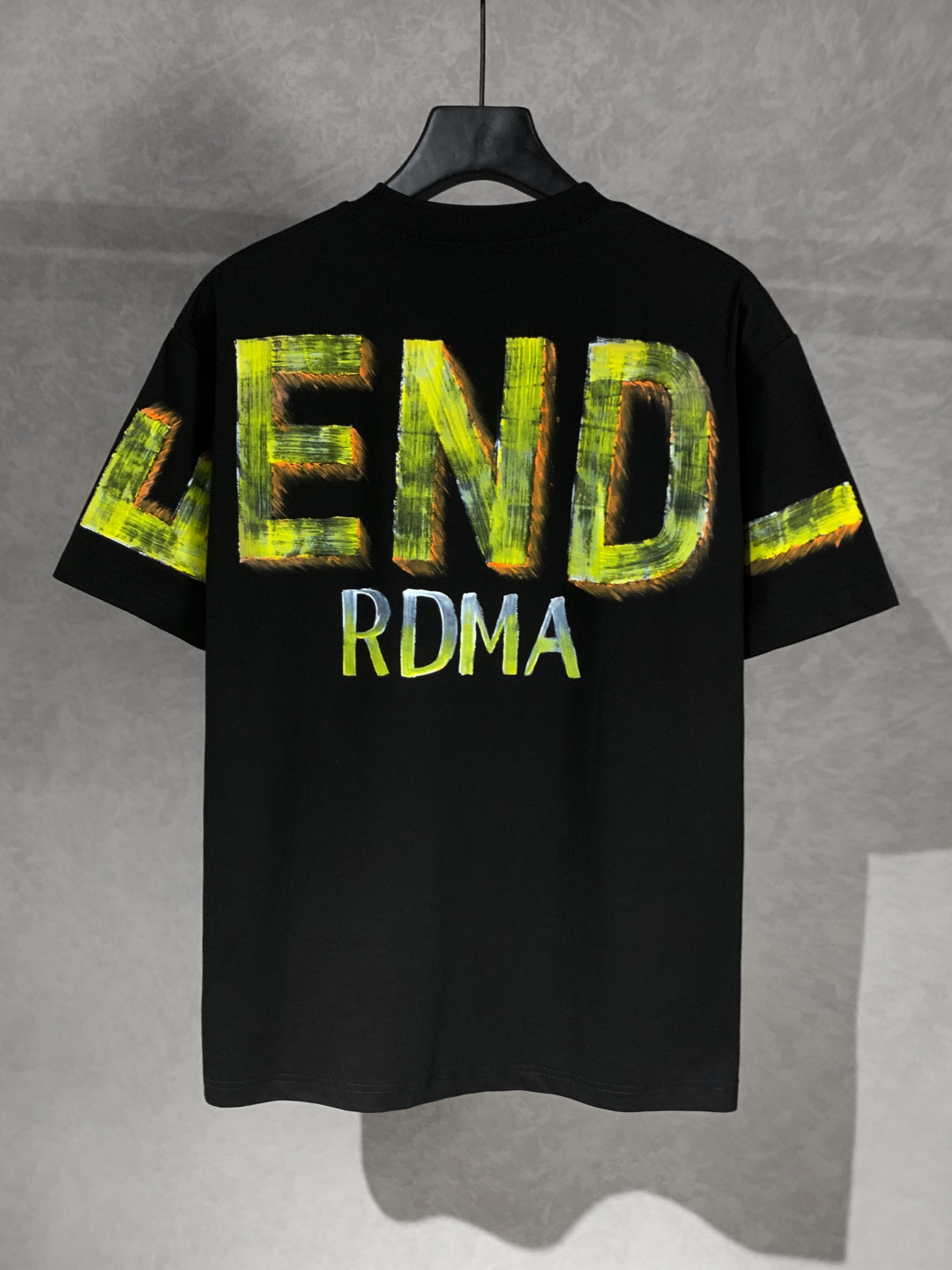 fendi 芬迪 字母手绘圆领短袖T恤