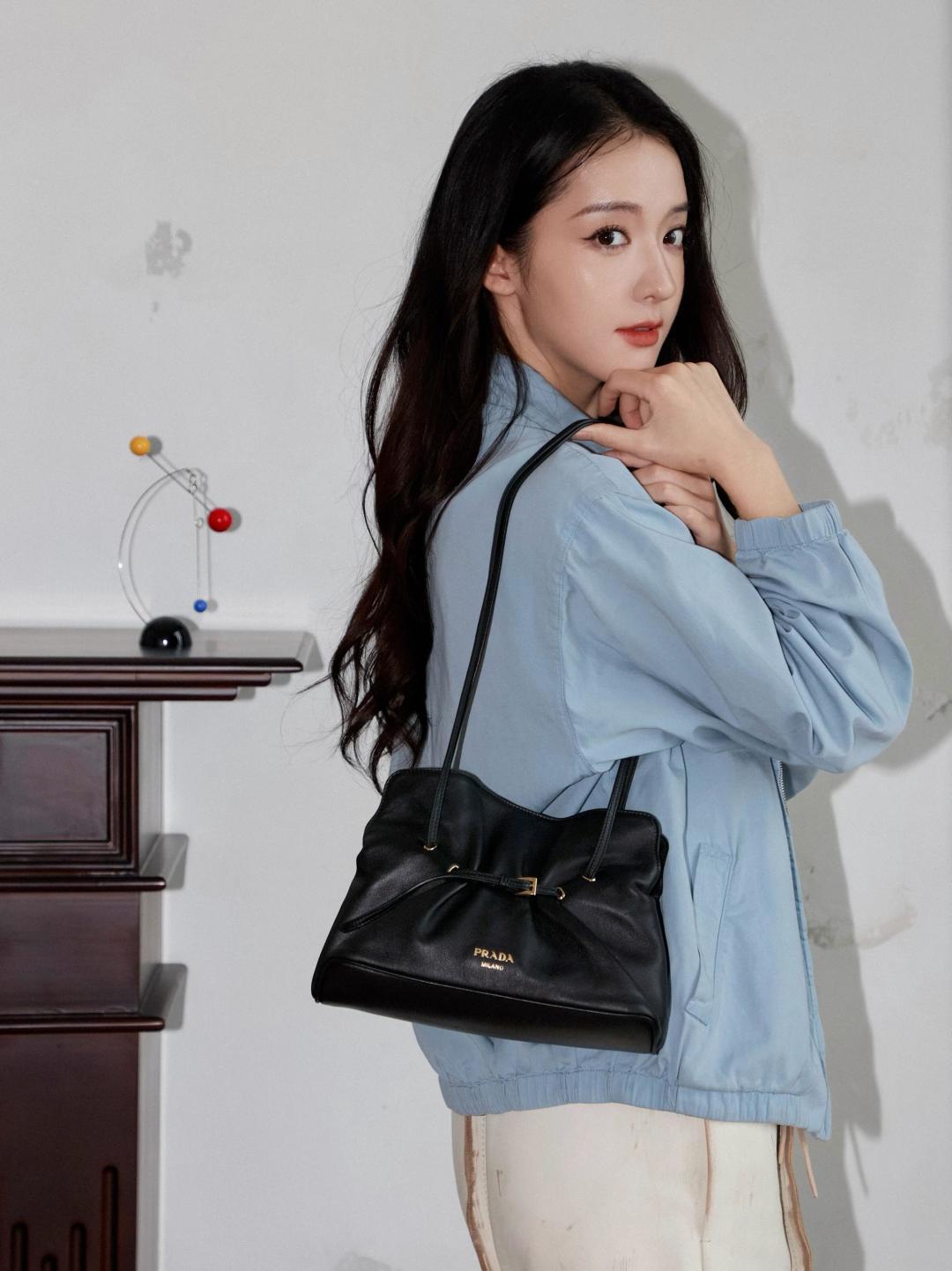 NO:688610,Low-key black perfectly blends into daily life, Prada [top original order], prada19860909低调黑色完美融入日常,普拉达【顶级原单】,prada,Bag