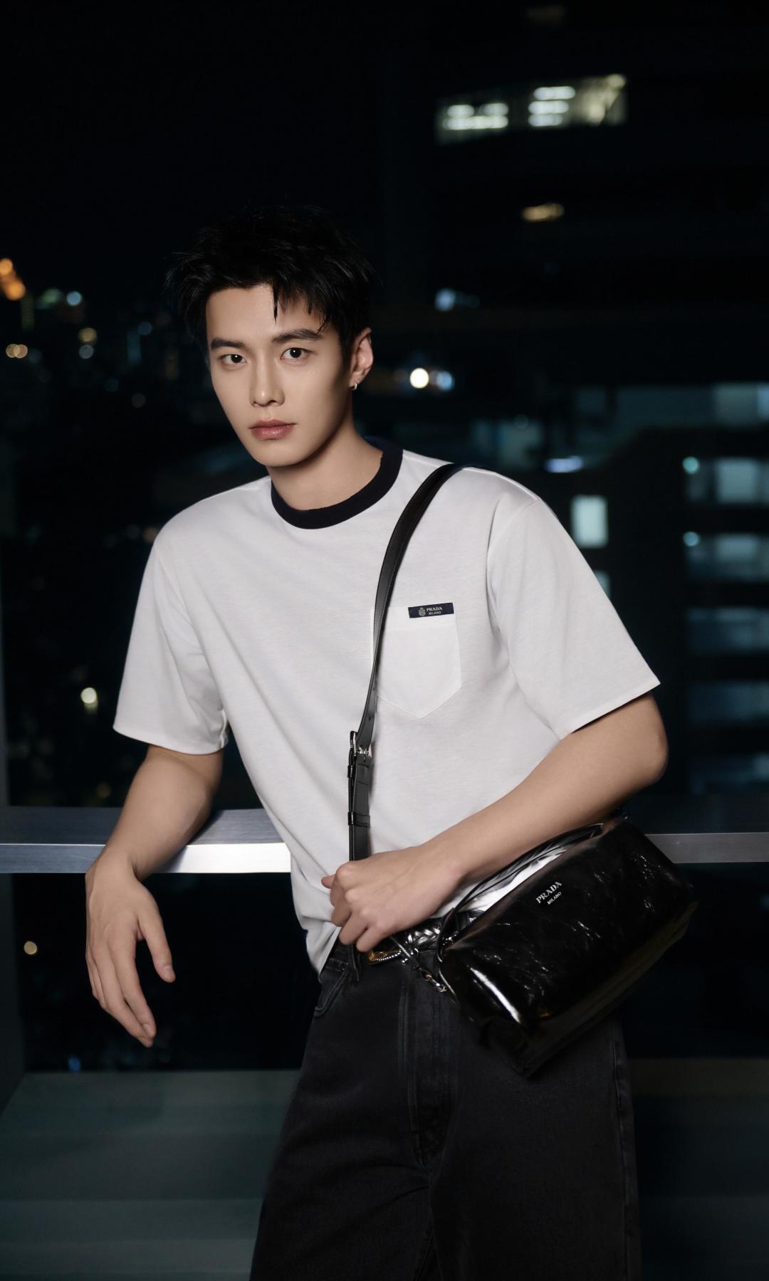 NO:688641,Bright texture, low-key and handsome, Prada [top original order], prada19860909亮亮的质感 低调又帅气,普拉达【顶级原单】,prada,Bag