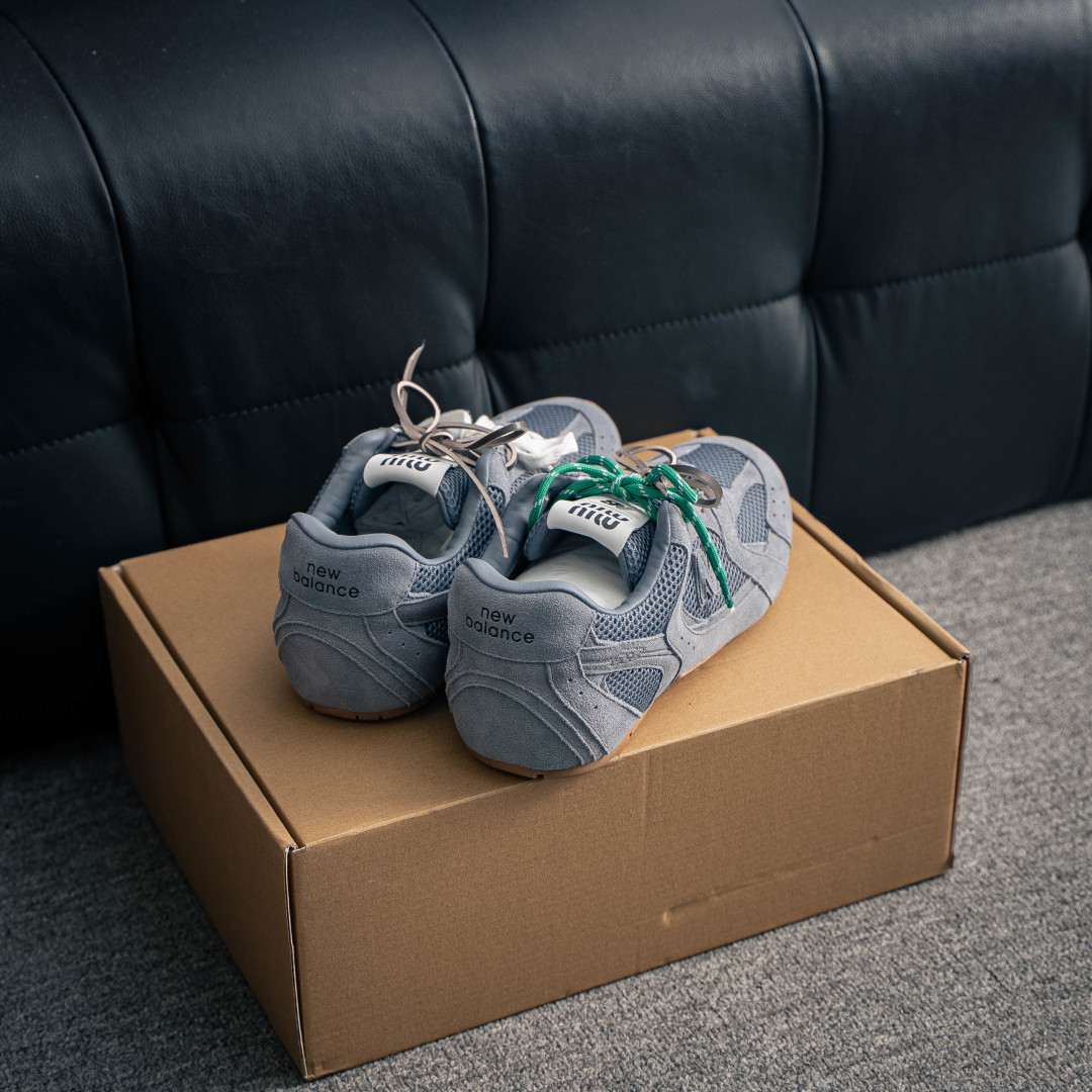 350 顶级礼盒版本 Miu Miu缪缪 x New Balance NB530 银色联名复古运动休闲阿甘德训鞋-Chinese UA Cheap High Quatity Brand Clothes Bags handbags Sneakers wholesale wholesaler seller from China Factory suppliers Fashion Clothing Shoes best Quality Beautiful Price 350 顶级礼盒版本 Miu Miu缪缪 x New Balance NB530 银色联名复古运动休闲阿甘德训鞋