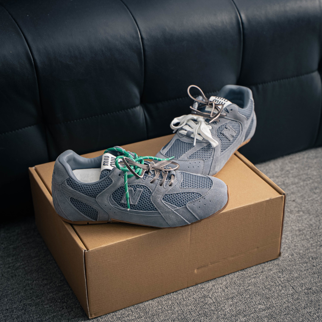 350 顶级礼盒版本 Miu Miu缪缪 x New Balance NB530 银色联名复古运动休闲阿甘德训鞋-Chinese UA Cheap High Quatity Brand Clothes Bags handbags Sneakers wholesale wholesaler seller from China Factory suppliers Fashion Clothing Shoes best Quality Beautiful Price 350 顶级礼盒版本 Miu Miu缪缪 x New Balance NB530 银色联名复古运动休闲阿甘德训鞋