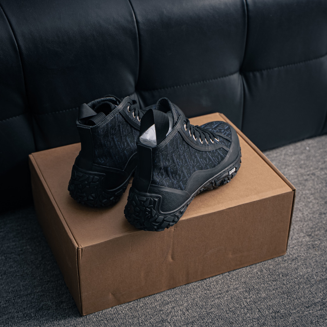 B28 Dior 老花刺绣运动休闲鞋高帮系带老爹鞋 Dior 迪奥-Top High Quatity Cheap Sneakers Fashion Clothing Clothes Bags handbags Shoes of all Brand wholesale With The best Quality And Beautiful Price from China Factory Chinese suppliers wholesaler seller B28 Dior 老花刺绣运动休闲鞋高帮系带老爹鞋 Dior 迪奥