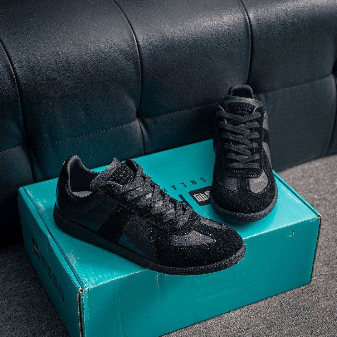 350 马丁·马吉拉/Maison Margiela 22 Classic Replica Leather Low Sneaker 系列低帮经典绅士德训平底百搭小白板鞋“黑焦糖底
