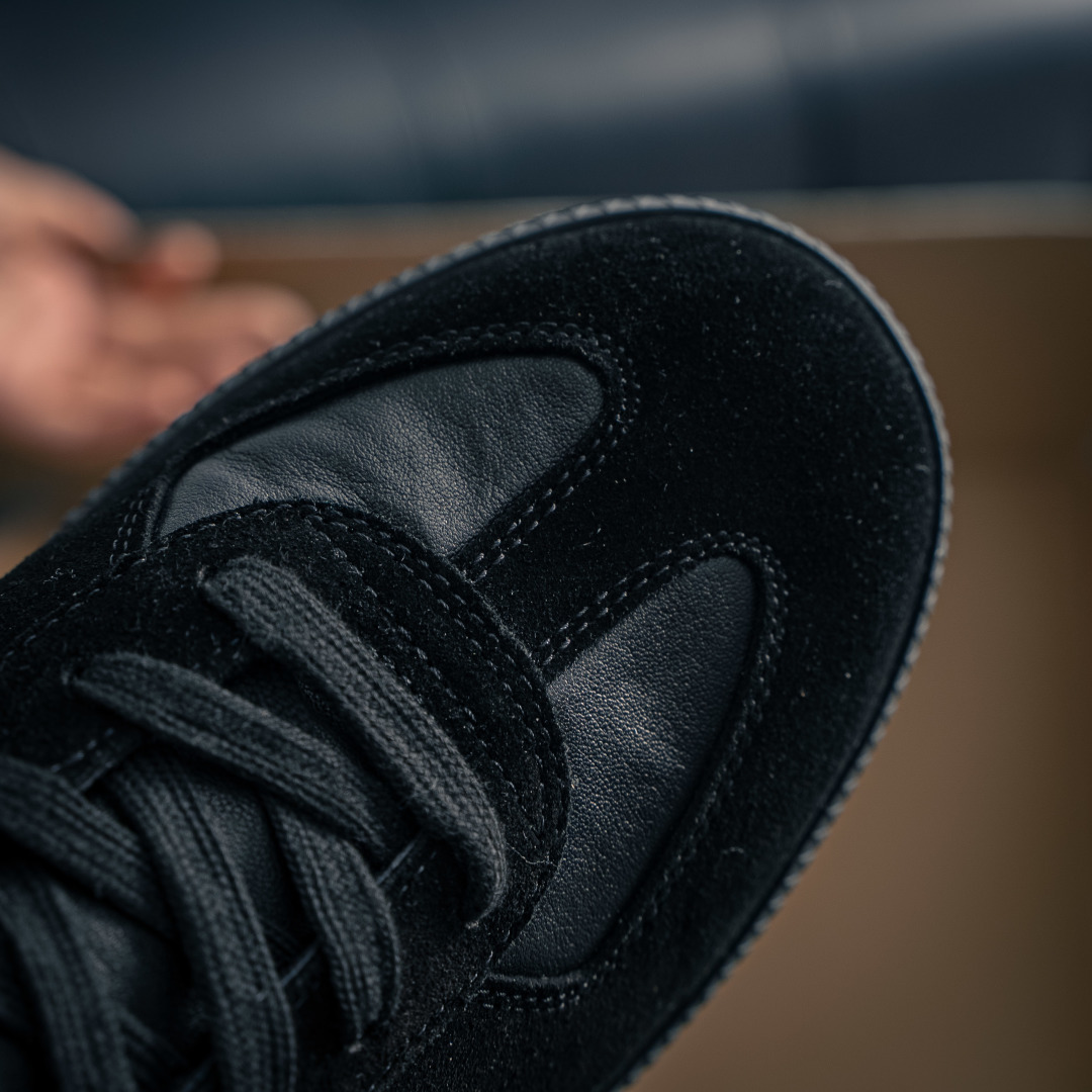 350 马丁·马吉拉/Maison Margiela 22 Classic Replica Leather Low Sneaker 系列低帮经典绅士德训平底百搭小白板鞋“黑焦糖底