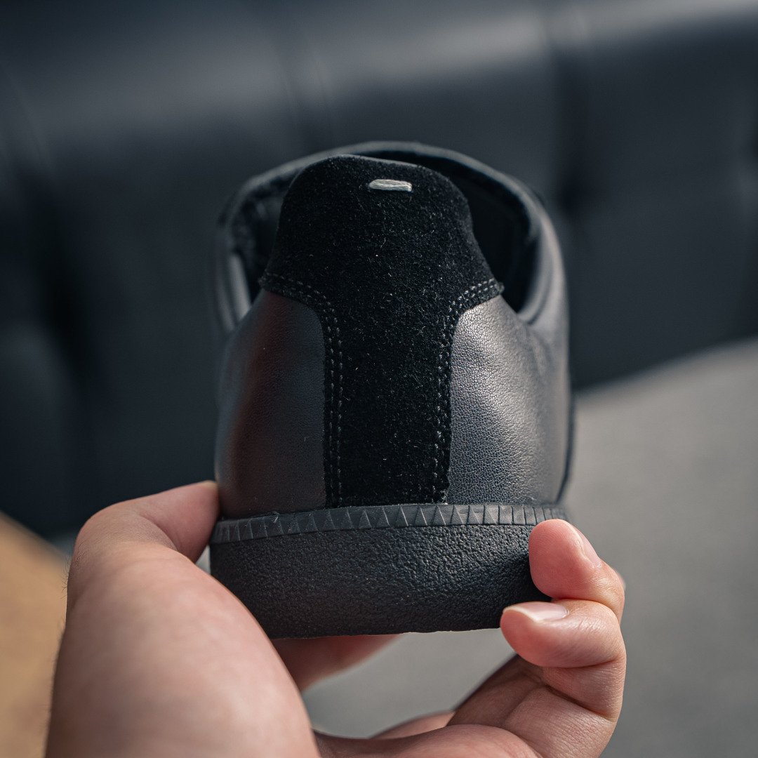 350 马丁·马吉拉/Maison Margiela 22 Classic Replica Leather Low Sneaker 系列低帮经典绅士德训平底百搭小白板鞋“黑焦糖底